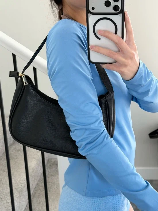 Classic Black Shoulder Bag - Picture 3 of 3